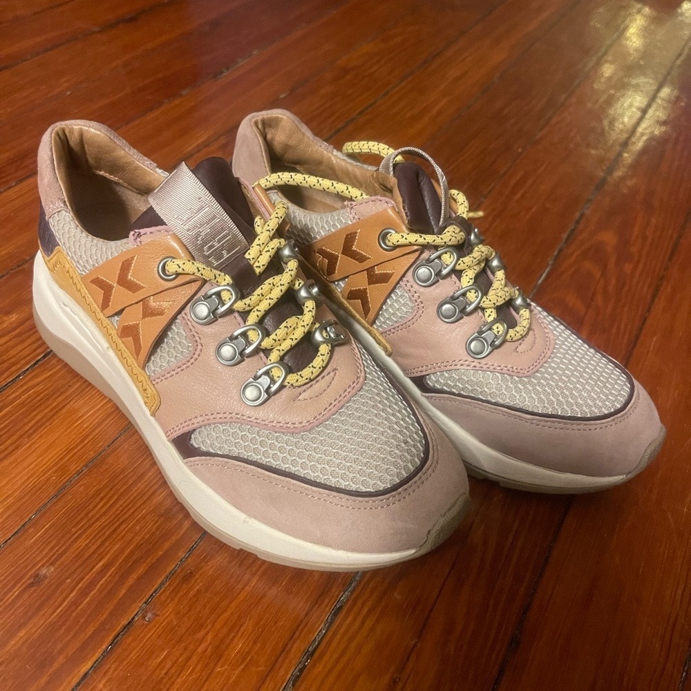 FRYE HIKING SHOES SNEAKERS size 6